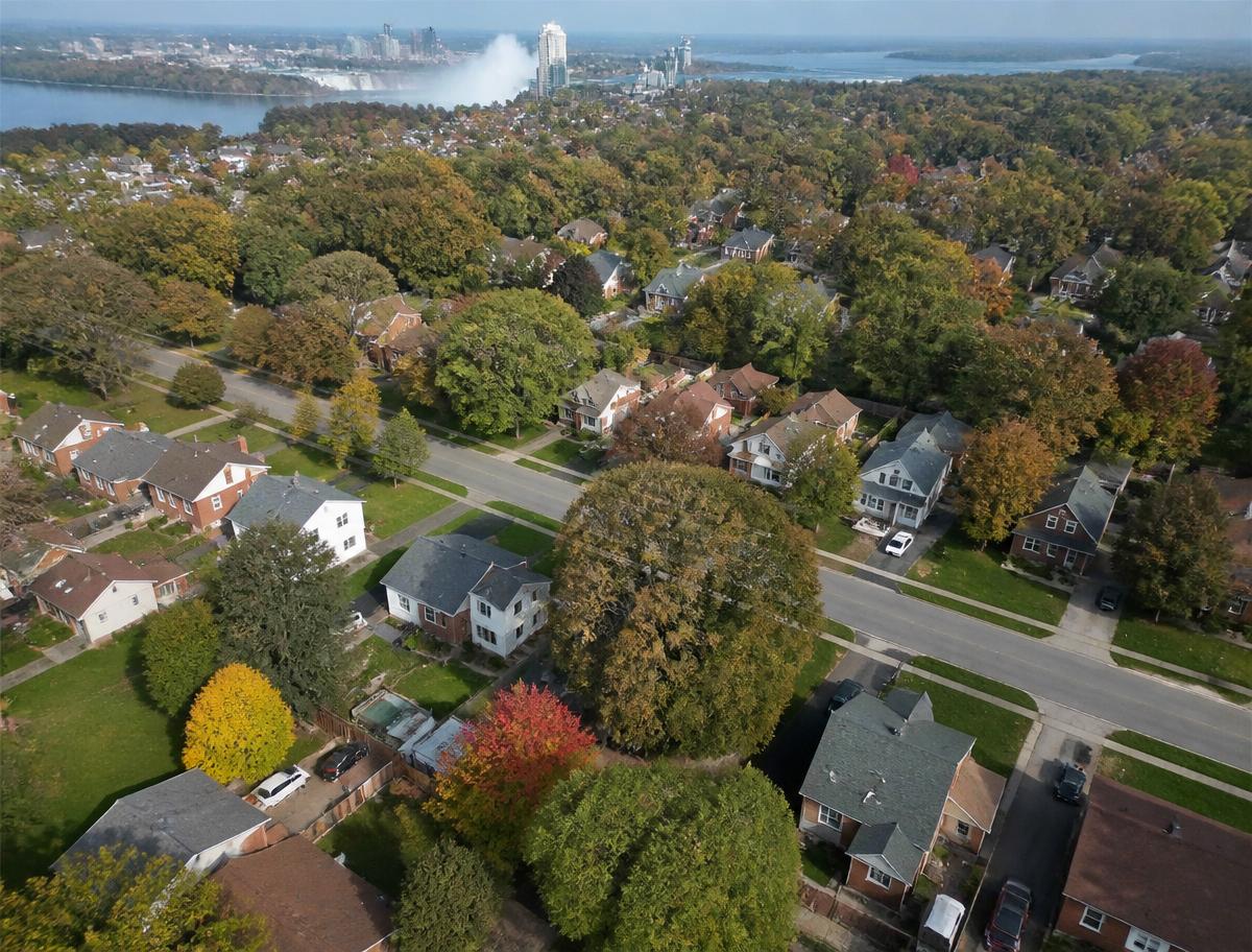 Aerial view of residential streets in Niagara Falls, Ontario